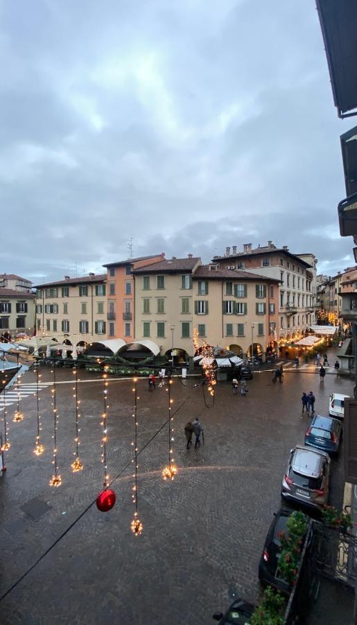 Appartamento Bergamo Centro Piazza Pontida - The Italian Escape Exterior photo