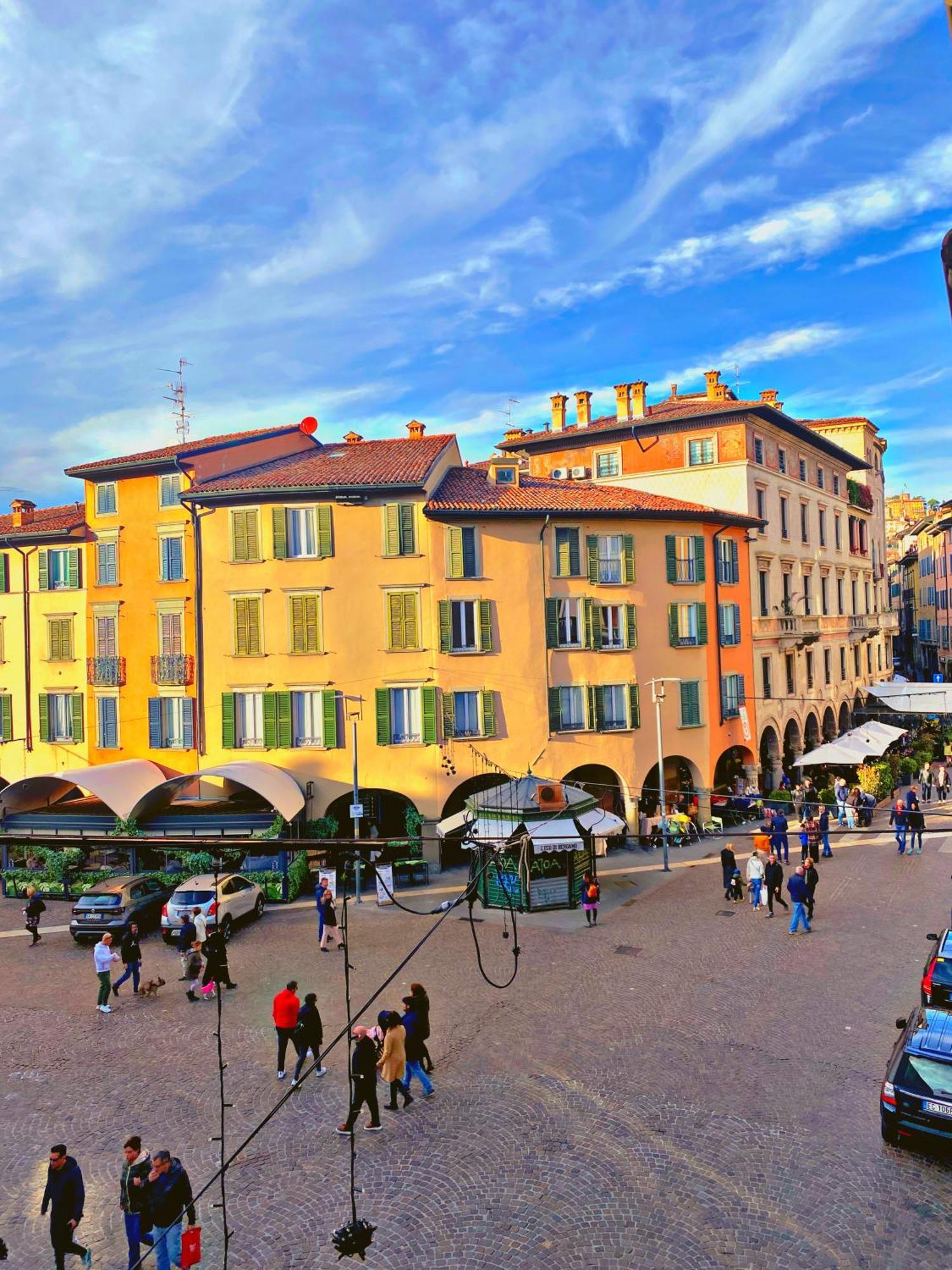 Appartamento Bergamo Centro Piazza Pontida - The Italian Escape Exterior photo